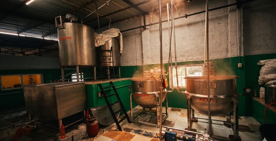 Cooking kettles and holding tanks